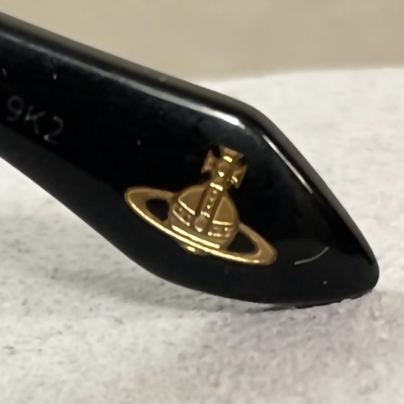 Gorgeous VIVIENNE WESTWOOD Black Sunglasses w/ORB #VW1530S Extra Case - Picture 14 of 15